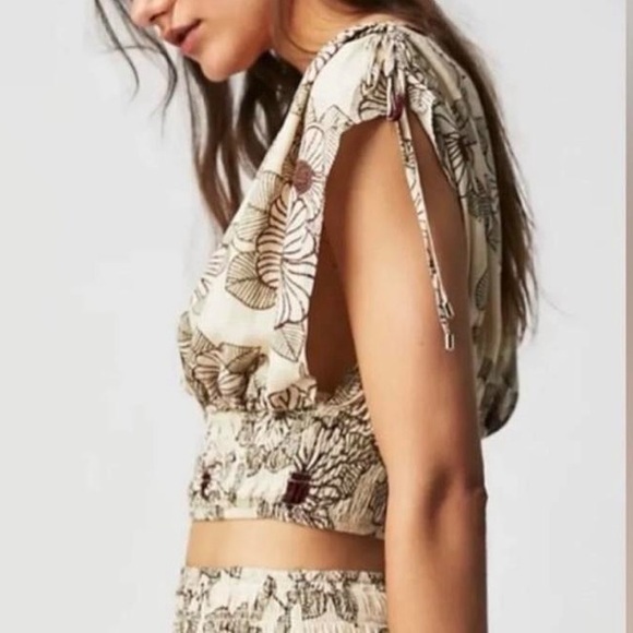 Free People Top - Picture 1 of 9